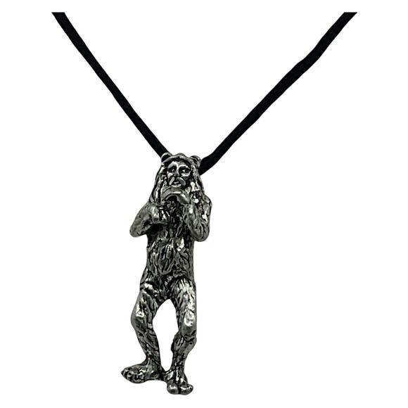 Vintage Cowardly Lion Pendant Comstock Pewter Wizard of Oz 1997 Nylon Necklace - Picture 1 of 9